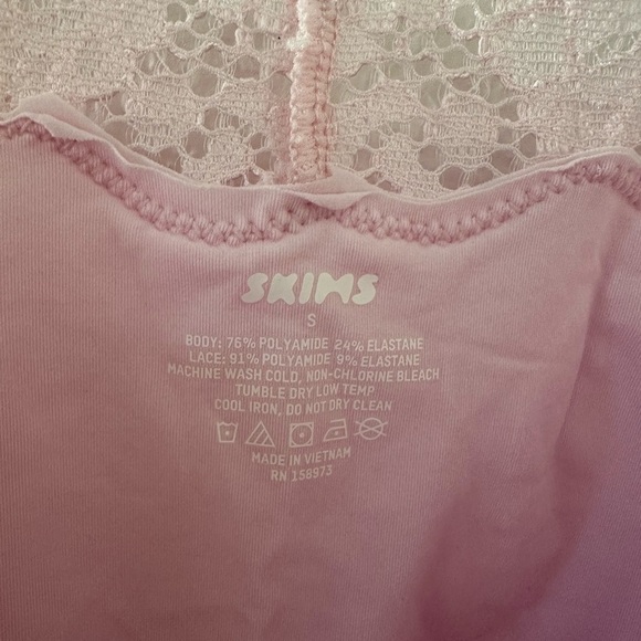 Skims fits everybody lace cami in cherry blossom - Picture 4 of 4